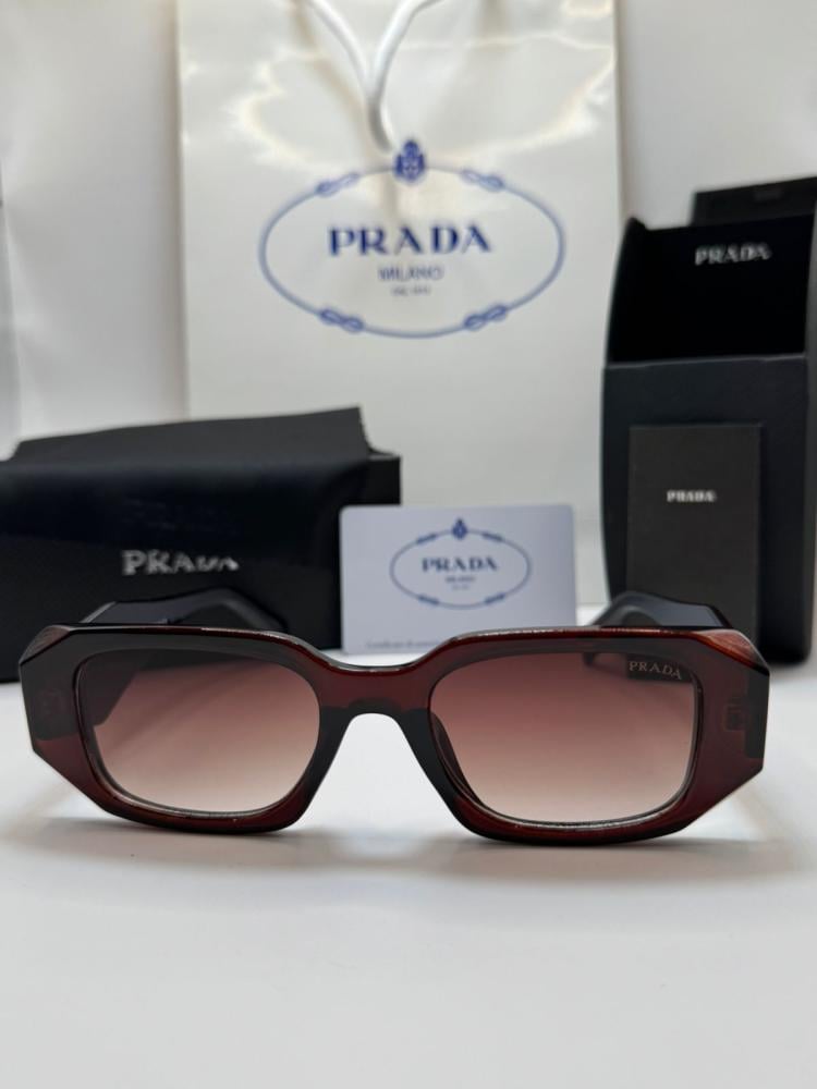 نظارة ماركة برادا