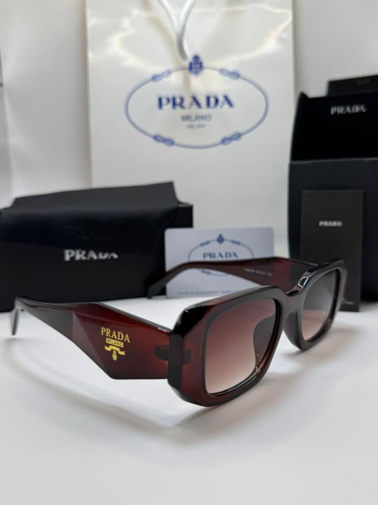 نظارة ماركة برادا