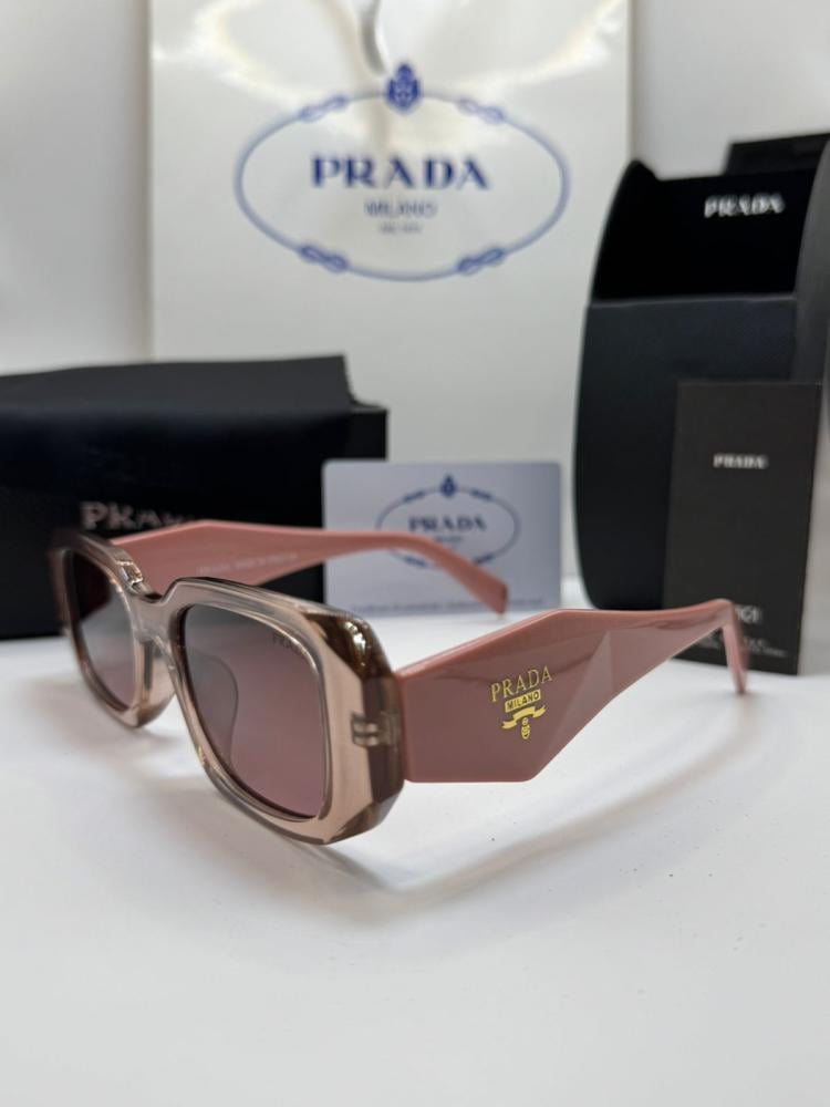 نظارة ماركة برادا