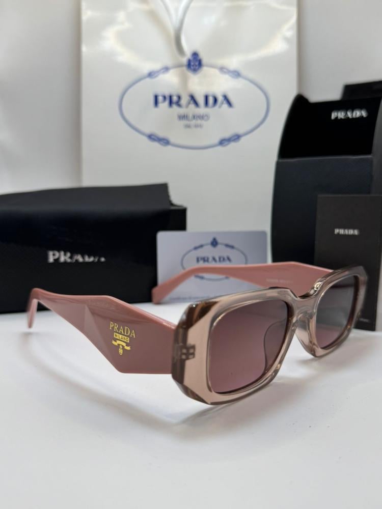 نظارة ماركة برادا