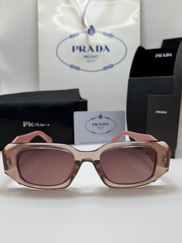 نظارة ماركة برادا