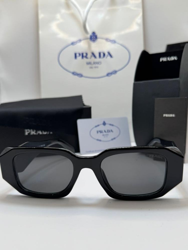 نظارة ماركة برادا