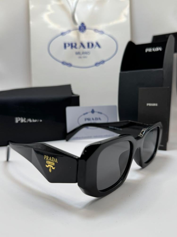 نظارة ماركة برادا