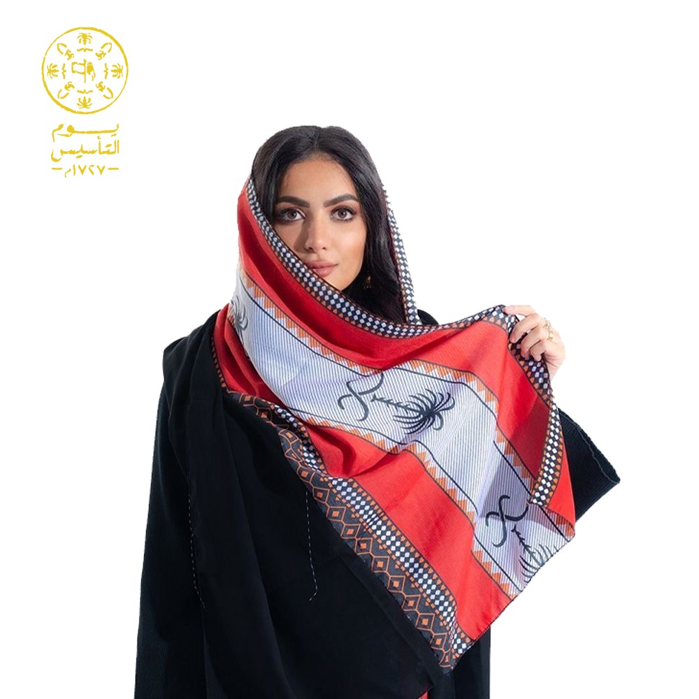 طرحة يوم التأسيس باللون الأحمر
