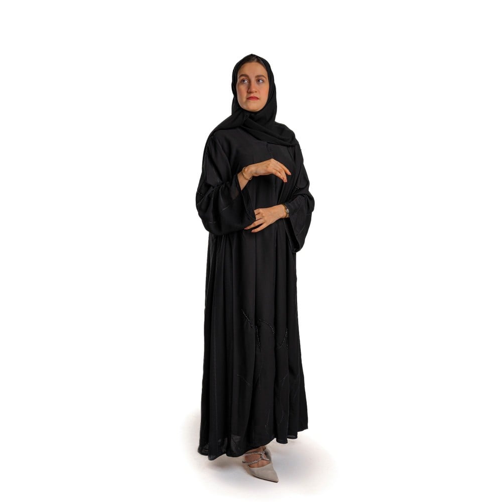 عباية سوداء مطرزة
