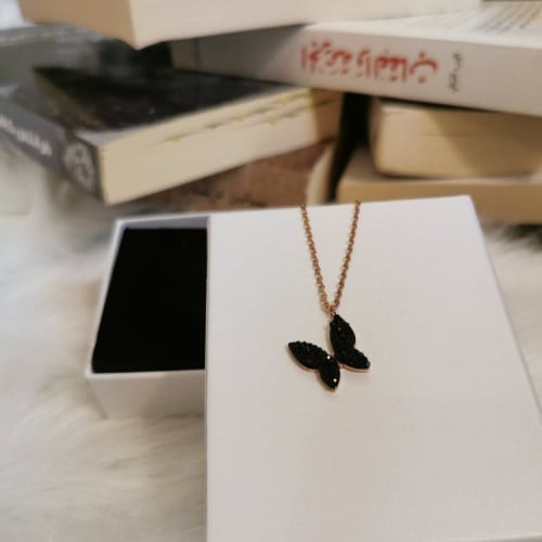 سلسال الفراشة الاسود