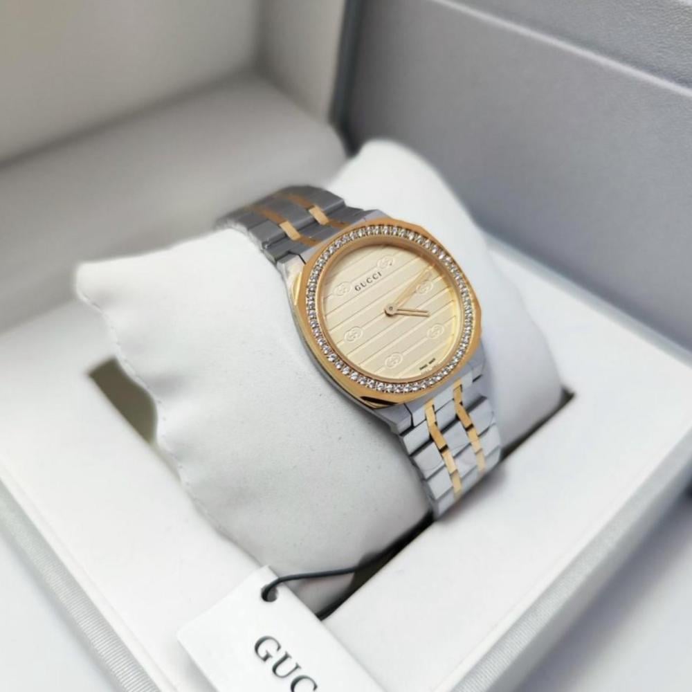 ساعة قوتشي النسائية فصوص