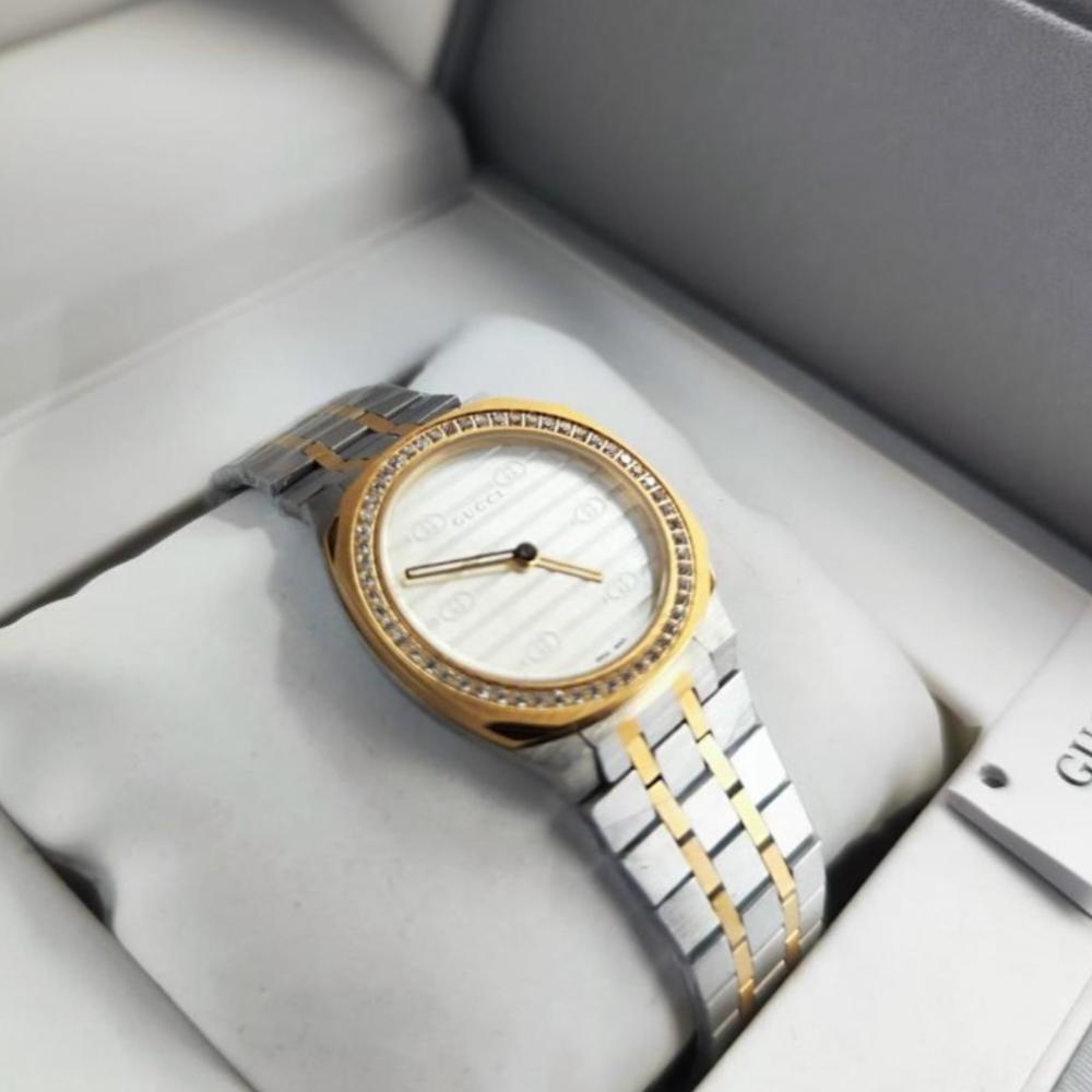 ساعة قوتشي النسائية فصوص