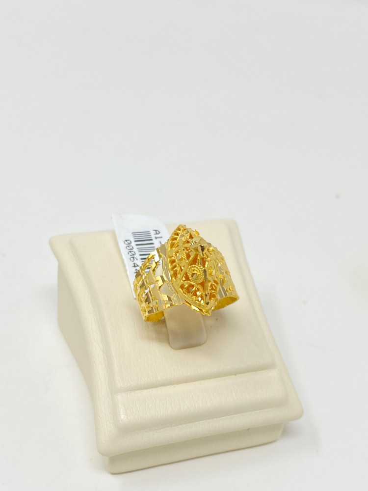 21 karat gold ring, weight 2.76 grams - زمرد ذهب و الماس