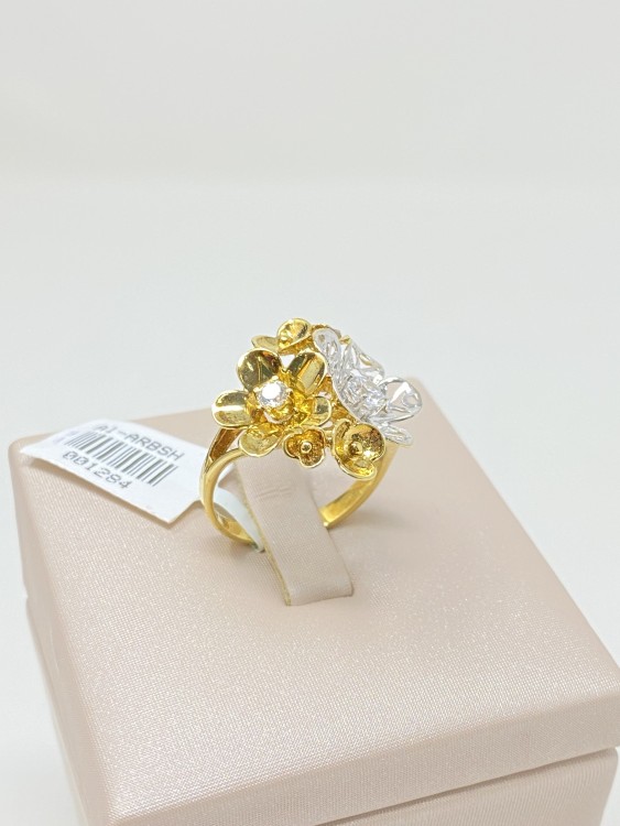 18 karat gold ring, weight 2.98 grams - زمرد ذهب و الماس