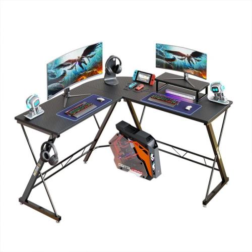 داتا زون طاولة ألعاب بشكل حرف L بطبقة ألياف كربونية مع حامل رفع كبير للشاشة - 130 سم - أسود