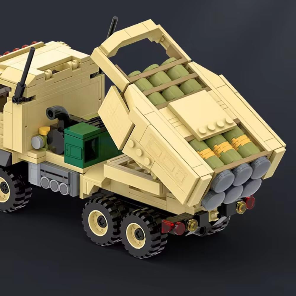 تركيبات دبابة عسكرية