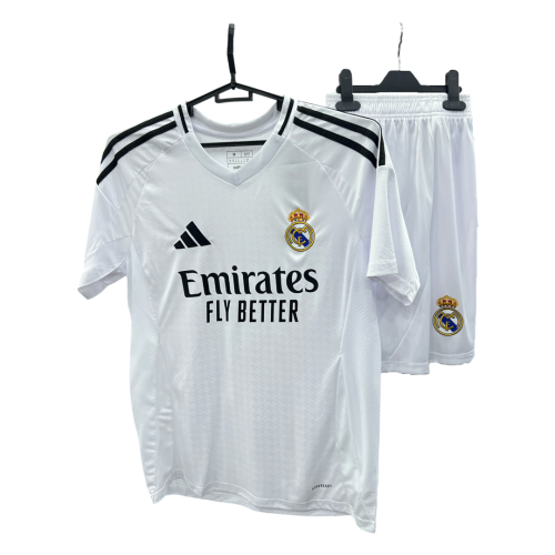 طقم نادي ريال مدريد مع الشورت