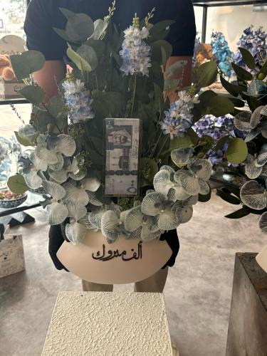 فازة السيراميك مع ورد الاوركيد الفاخر غير شامل اكر...