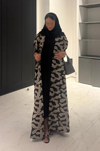 عبايه نص بشت مع كم ماسك