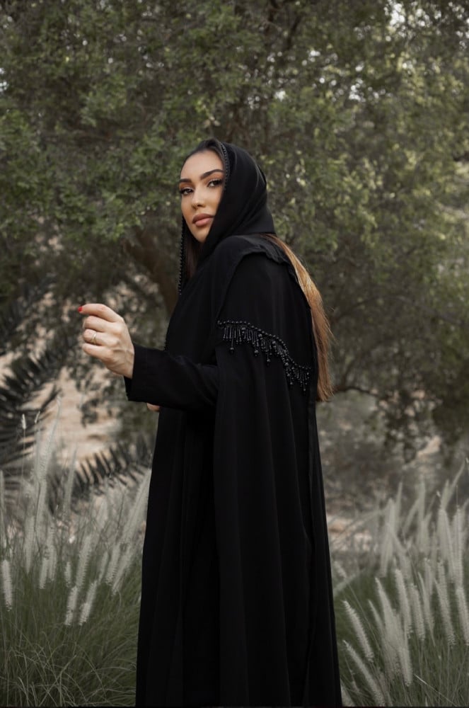 عباية قطعتين مزينة باللولو