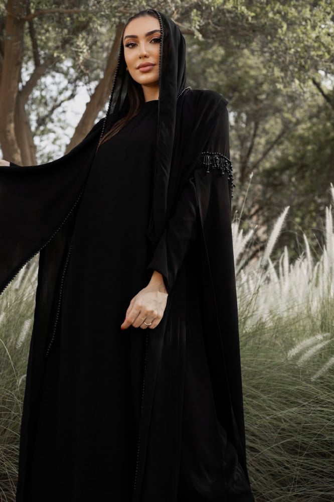 عباية قطعتين مزينة باللولو