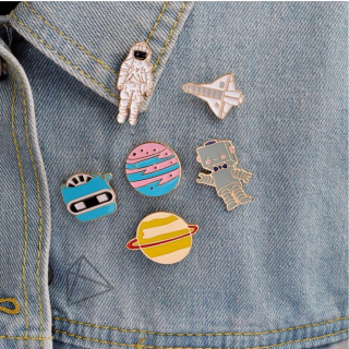 Space pins | بروشات الفضاء