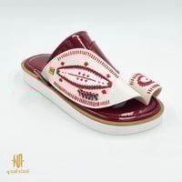 حذاء لون ابيض مع عنابي جلد افعى طبيعي مطرز صوف كتا...