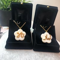 قلاده صدف ورده مطلي ذهب