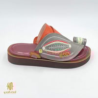 حذاء لون رصاصي مع جملي مطرز