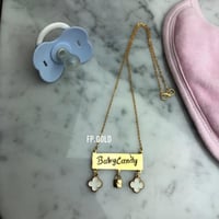 قلاده بالاسم يمكن واختيار الفصوص