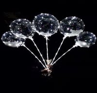 بلونات شفافة في اضاءة