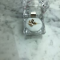 خاتم مطلي ذهب مع لولو نحيفه