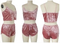 بجامة نوم من المخمل مقاس وسط