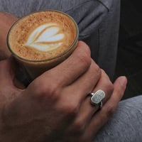 خاتم ملكي رجالي شكل عمودي تصميم حسب الطلب