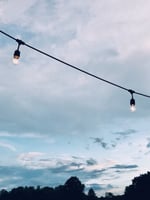 عقد إنارة الحدائق : الطول 18 متر + 30 مصباح . (إنا...