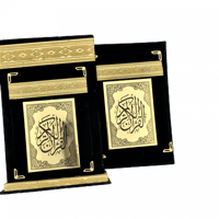 مصحف بغلاف مخمل مع قاعدة