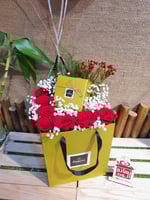 باتشي مع ورد و5 بلونات هيليوم