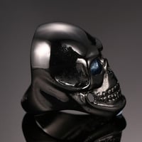 خاتم جمجمة تيتانيوم اسود