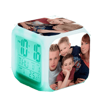 ساعة ديجتال بإضاءات متغيرة