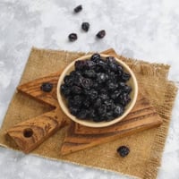 زبيب اسود يمني