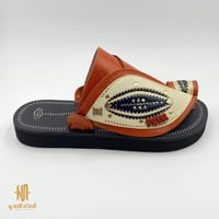 حذاء لون جملي مطرز زري ذهبي ارضية زبيريه