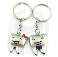 ميدالية مفاتيح شكل سن معدني