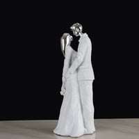 مجسم رومانسي باللون الابيض