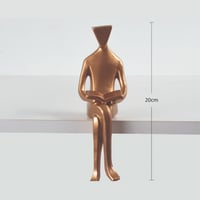 مجسم متثقف جالس