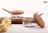 سكرية زجاج بغطاء خشب