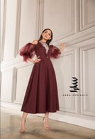 فستان عنابي مُزين بالشك