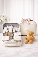 طقم مواليد مع حقيبة سفر فاخرة ودمية