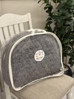 سرير متنقل رمادي ناعم مناسب للجنسين