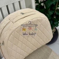 سرير متنقل بيج ناعم مناسب للجنسين