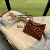 سرير متنقل جلد جملي