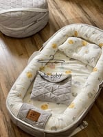 سرير متنقل رمادي مناسب للجنسين