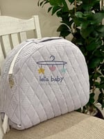 سرير متنقل رمادي مناسب للجنسين