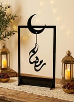 ستاند ديكور من الأكريليك يحمل كلمة رمضان معلقة داخ...