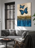 لوحة كانفاس على إطار خشبي بتصميم فراشات ذهبية